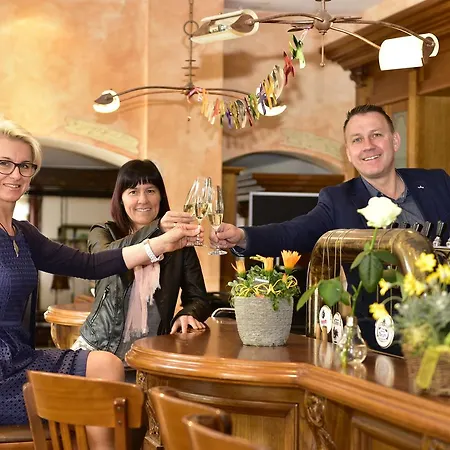 Отель Schuetzenhof Neuhof (Hessen)